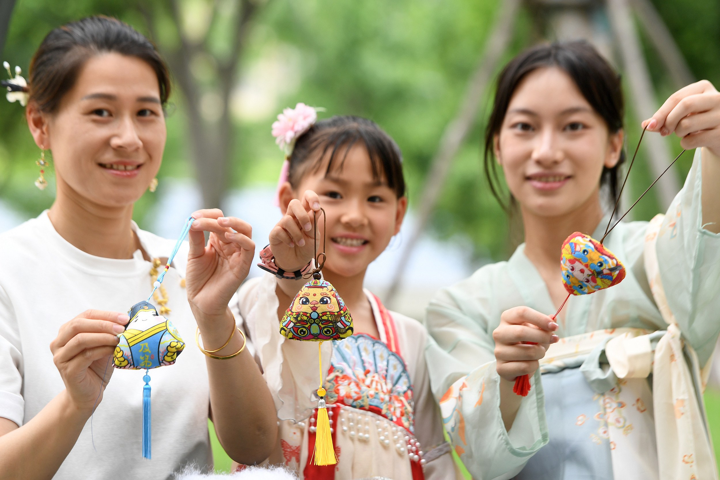 武汉颐湖公园举行“我们的节日·端午·‘粽’享非遗”活动，也为“假日经济”创造了新的增长空间�。</p><p style=