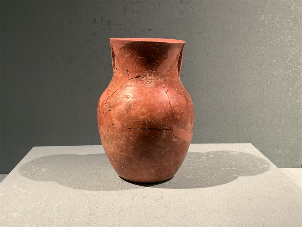 符号陶罐。人民网记者 韦衍行摄