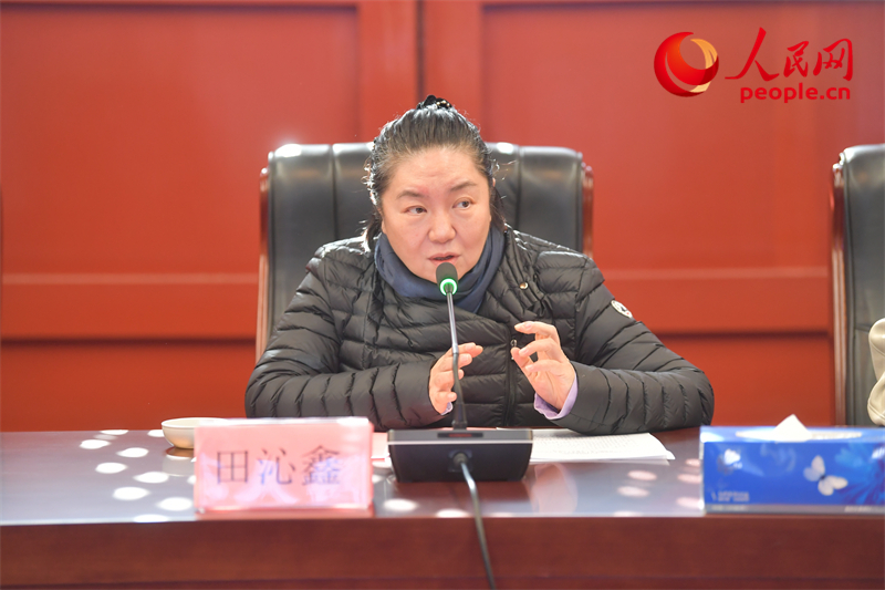 中国国家话剧院院长田沁鑫致辞。人民网记者 于凯摄