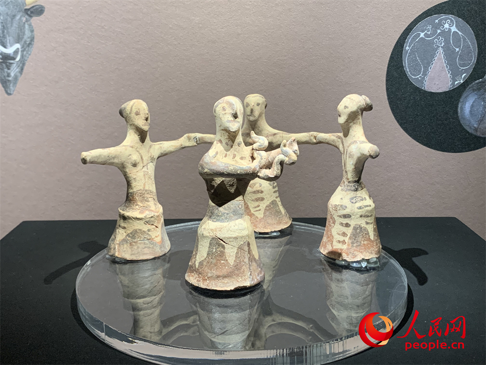 舞蹈者与音乐家陶塑群像。人民网记者 韦衍行摄