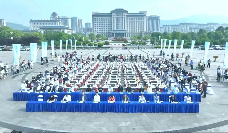 第四届“着汉服写家风”百名学生现场书法比赛活动现场全景