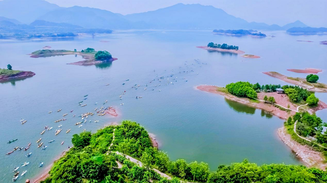 2025全国山水户外大会（千岛湖站）活动场景。主办方供图