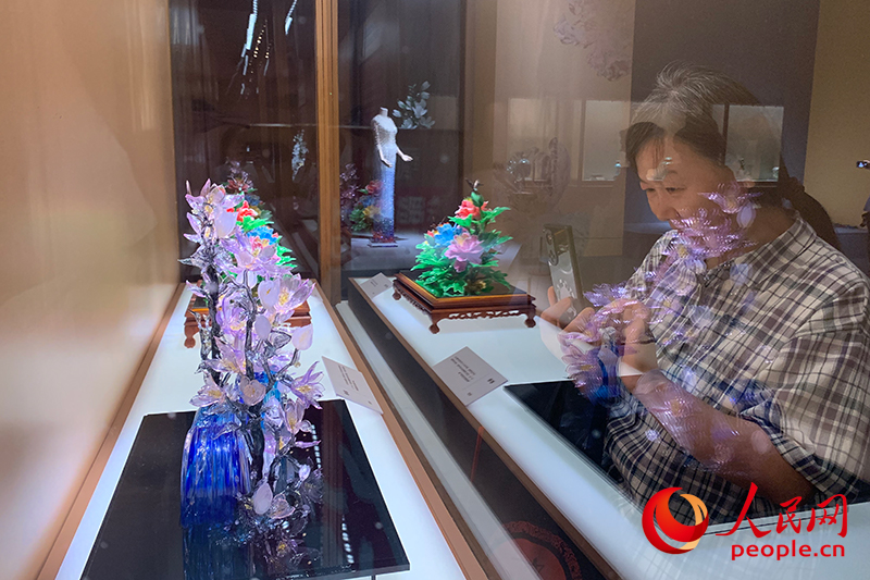 淄博琉璃艺术展。东说念主民网记者 韦衍行摄
