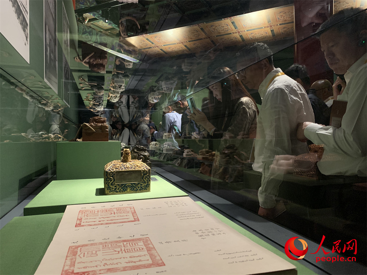 “百年守护——从紫禁城到故宫博物院”展览现场。人民网记者 刘微摄