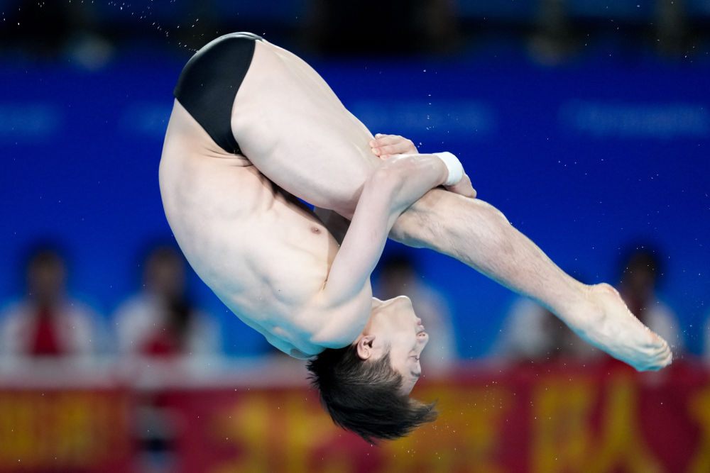 全运会跳水比赛：练俊杰称霸男子个人全能