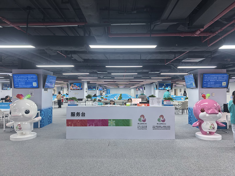 主新闻中心服务台。