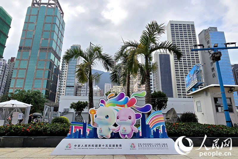 吉祥物“喜洋洋”和“乐融融”。