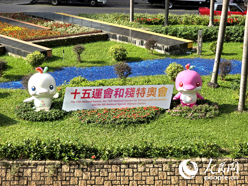 香港城市街心一角。