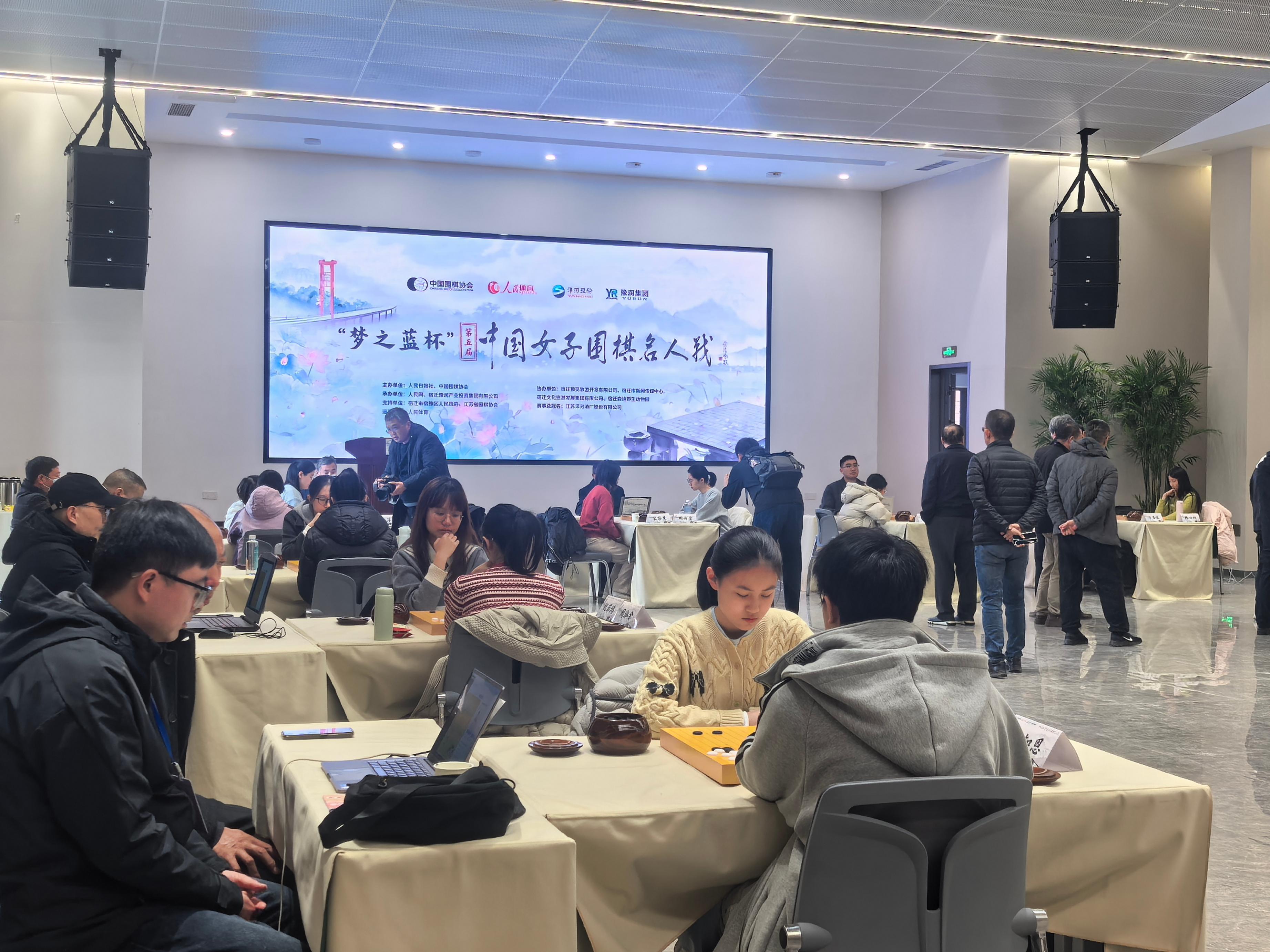 本赛首轮比赛现场。人民网记者 李乃妍摄