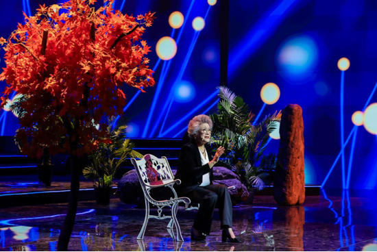 宋春丽深情诵读《当你老了》。主理方供图