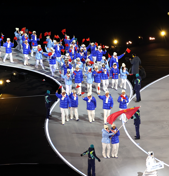 中国代表团入场