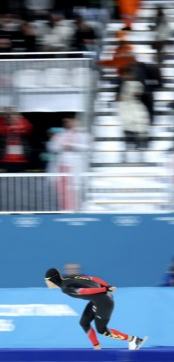 站上冬奥赛场，完成一次隔空“拉勾”