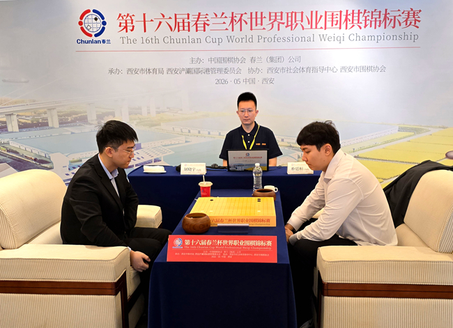 屠晓宇九段(左)力克朴廷桓九段。东谈主民网记者 胡雪蓉摄