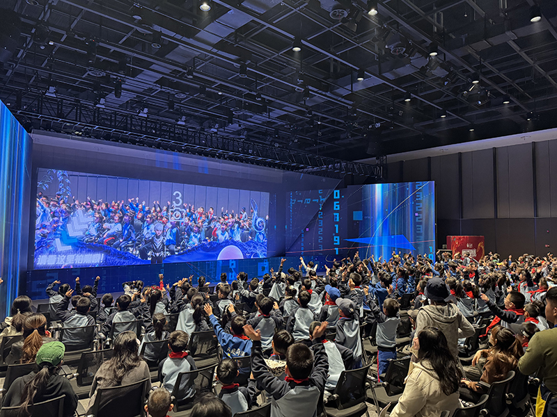 一场演出结束后,现场反响热烈