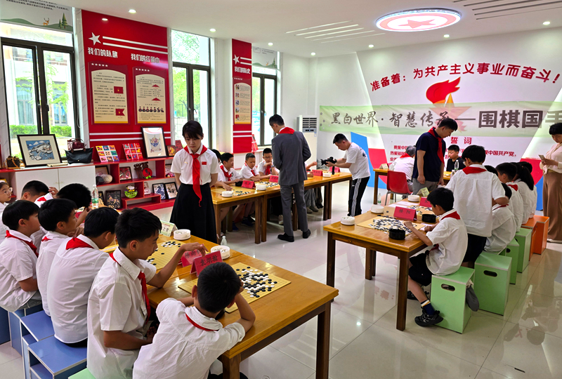 围棋进校园活动现场。