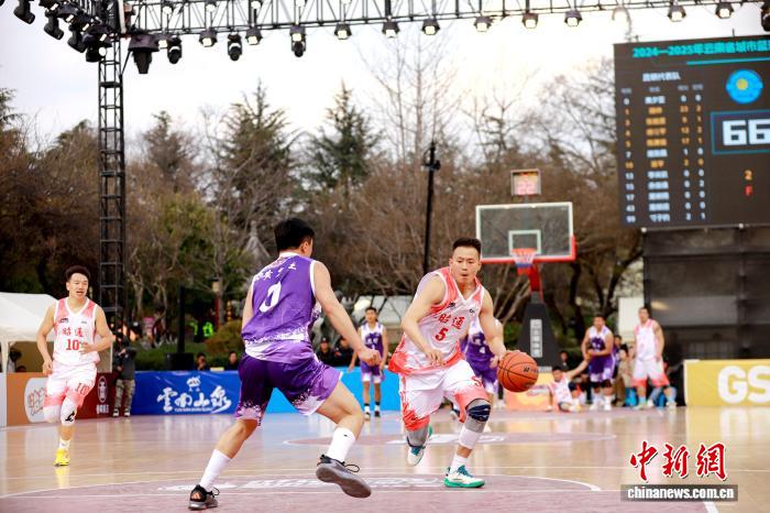 2024—2025年云南省城市篮球联赛比赛现场。云南省体育局 供图