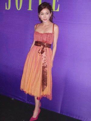 组图:女明星性感晚礼服大PK (9)