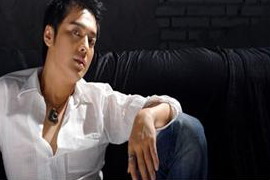 组图:2006年最热网络歌曲 歌手其实长这样