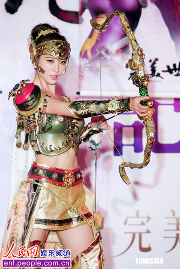 林志玲超短裙披战甲 化身弓箭手性感代言网游