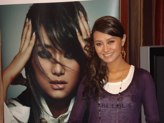 RAIN宋慧乔爱戴合演舞台剧 现 初次与你相遇 M