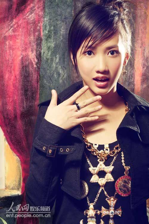 弦子拍悬疑剧《深瞳》 演绎暴力女生颠覆形象