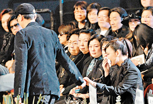 肥姐追思会惨变批斗大会 曾志伟力撑秋官有苦衷