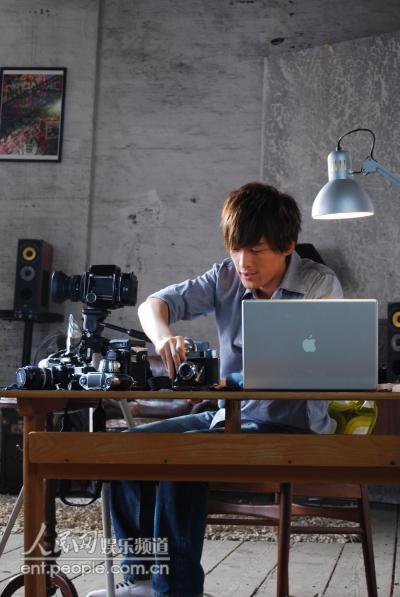 胡歌首张音乐专辑下月发行 主打 去爱吧 MV曝