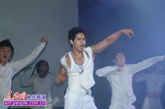 韩星刘承俊歌友会举行 临时改为公益演出