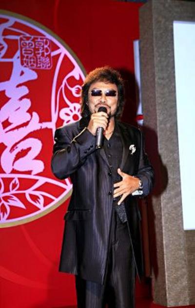 郭台铭婚礼一切从简 主食吃面豪捐1560亿为公