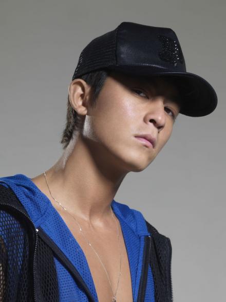 陈冠希27日新加坡公开亮相 片商想邀拍电影--娱