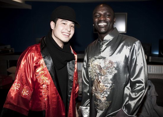 �����Akon������װ