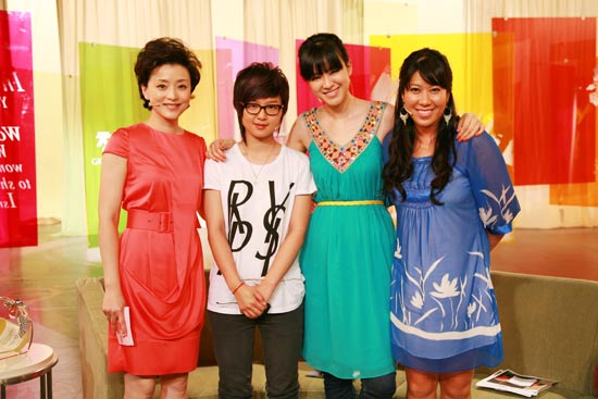 图文:可爱<em>周笔畅</em>做客 <em>天下女人</em> 令李艾傻眼-娱