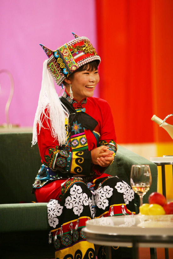 彝族 <em>快女</em> 唱响《<em>天下女人</em>》 自比 苏珊大妈 --娱