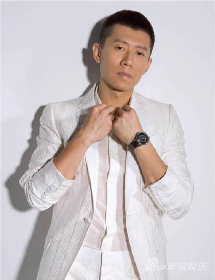 夏雨最新写真大片 白发造型眼神忧郁 (4)--娱乐