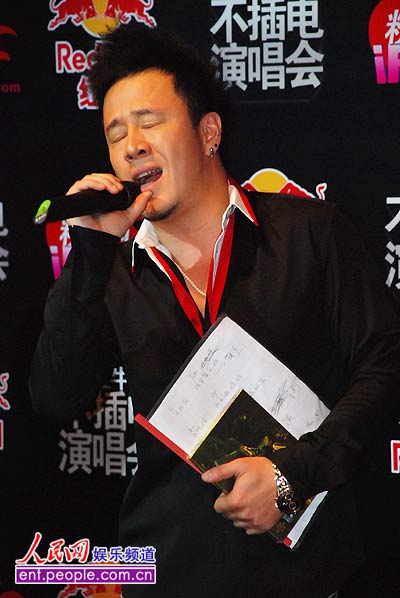 汪峰提议办职业歌手清唱大赛 称和杨坤必进前