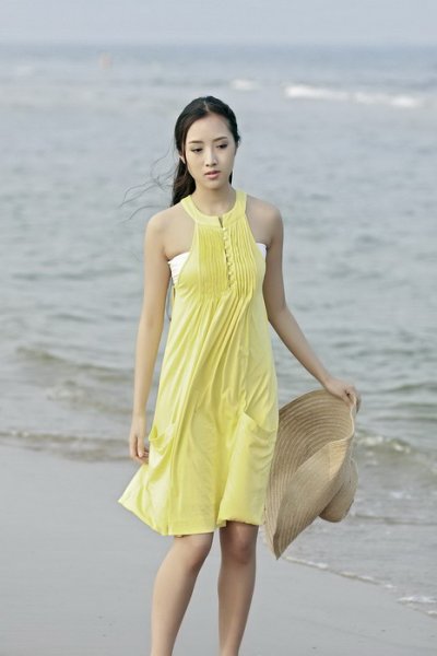 杨光拍<em>海边</em>靓丽写真 摆<em>清纯性感</em>造型--娱乐--人