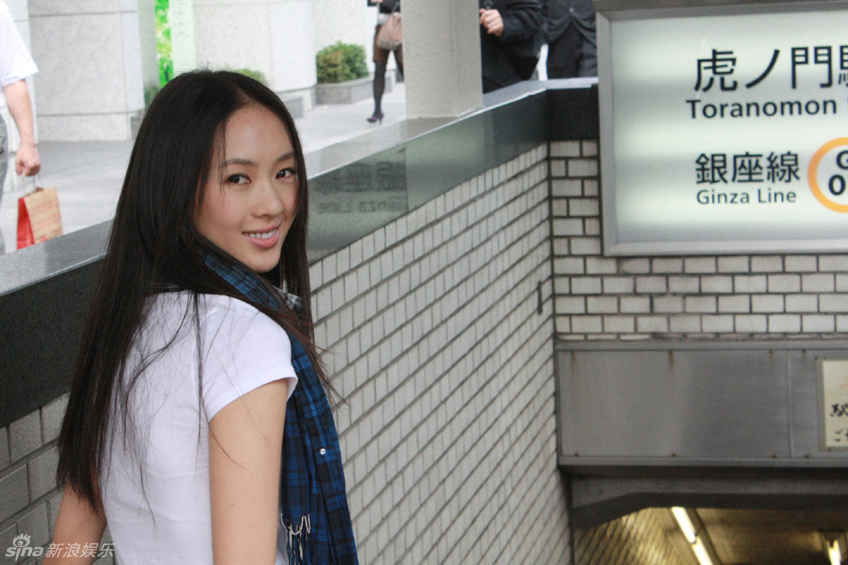 童瑶东京街头拍写真 秋日午后秀清新 (15)娱乐人民网