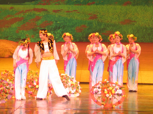 宁夏原创回族花儿风情歌舞剧《回乡婚礼》首演