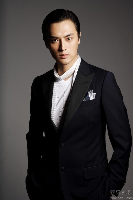 刘晓虎复古写真曝光 帅总裁展现成熟魅力--娱乐-