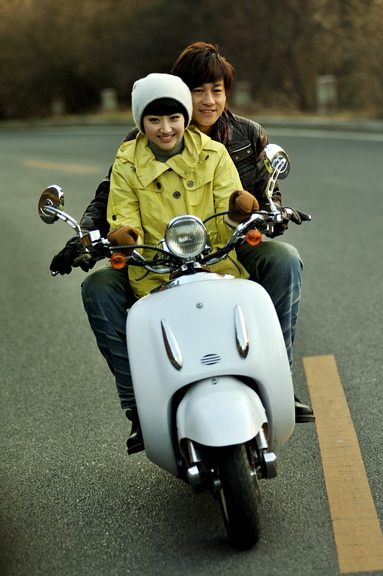<em>我的美女老板</em> 主题曲深夜录制+何润东景甜飚歌