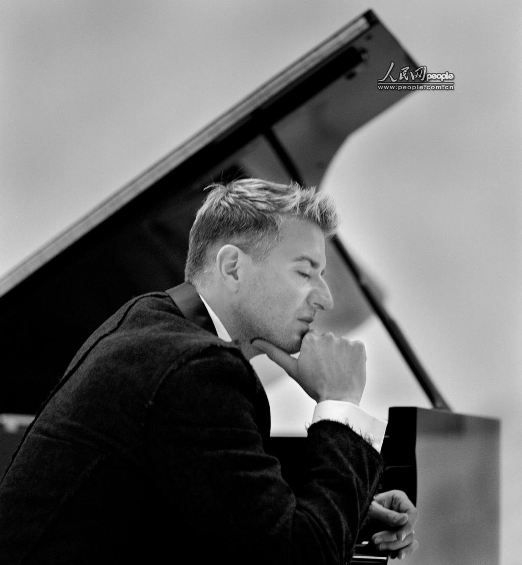 高清图片:著名钢琴家让-伊芙·蒂博戴(2)