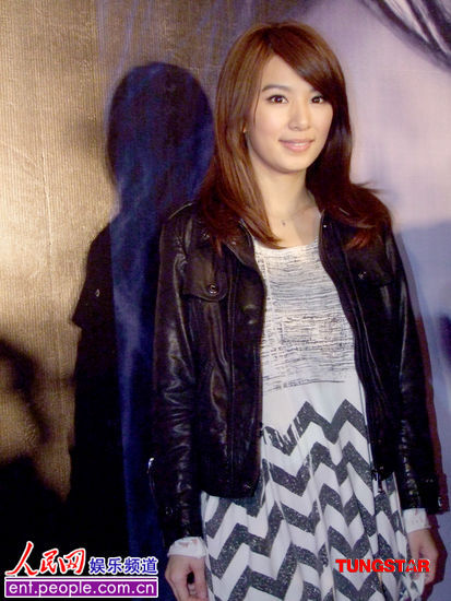 Hebe田馥甄单飞签售不孤单 歌迷出动温馨支持