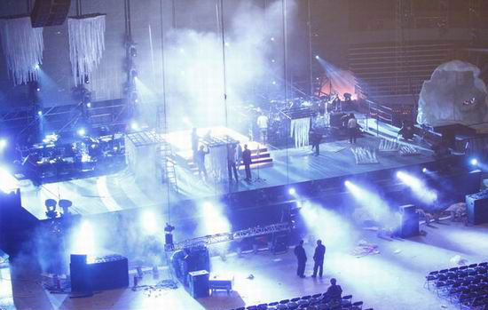 王菲今晚正式开唱 冰川3D仙境舞台照曝光
