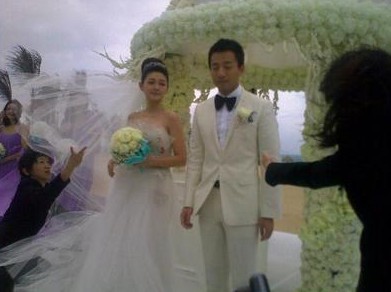 大s汪小菲婚礼直击:新郎新娘结婚礼服双双亮相