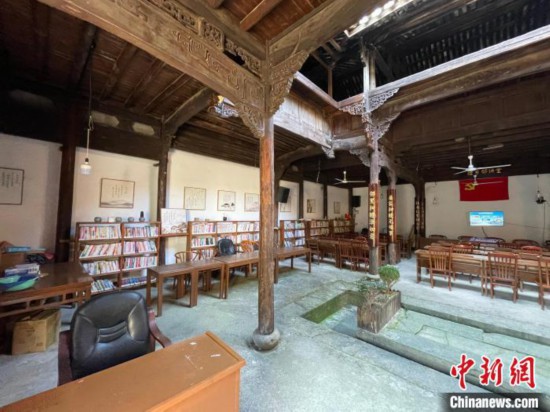 龙游县石佛乡三门源村的一间古民居，如今成为乡村振兴讲堂和农家书屋。　张斌 摄