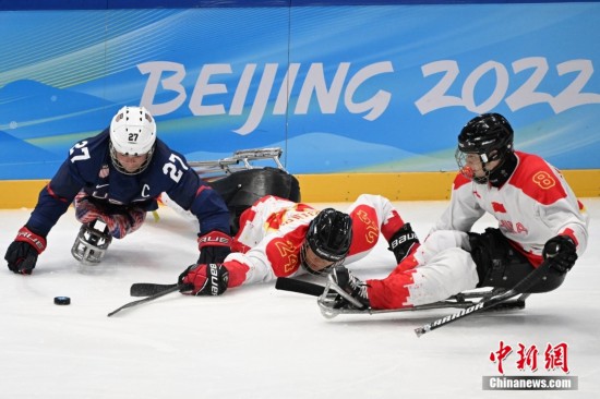 残奥冰球半决赛：中国队负于美国队