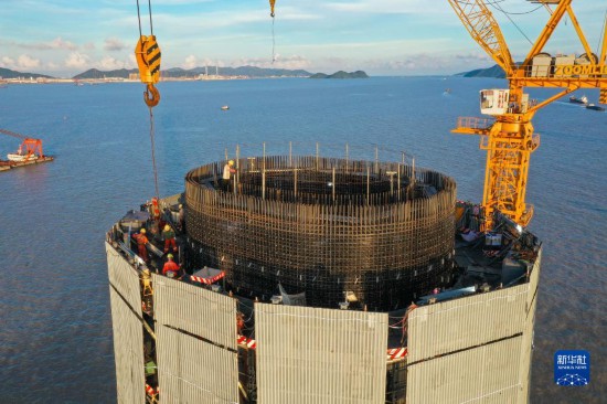 跨珠江口黃茅海大橋東塔開始中部塔柱施工