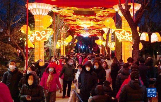 濟南：春節游覽趵突泉花燈會人數超35萬