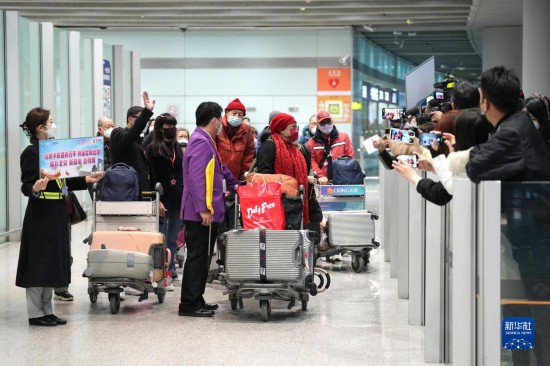 内地与港澳人员往来全面恢复后首个香港赴北京旅游团抵京