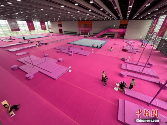 打卡成都大运会里的“粉色系”体操比赛训练场